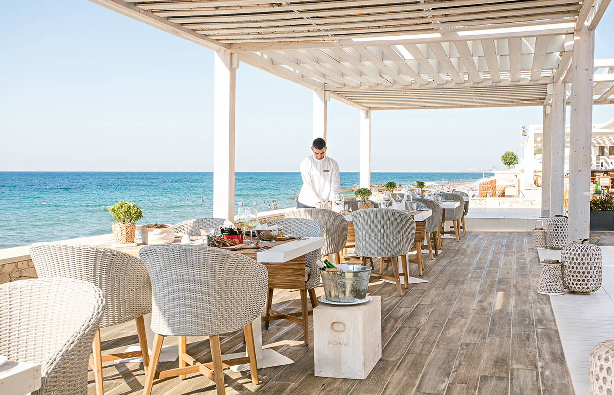 10-seaside-restaurants-white-palace-luxury-hotel-18501