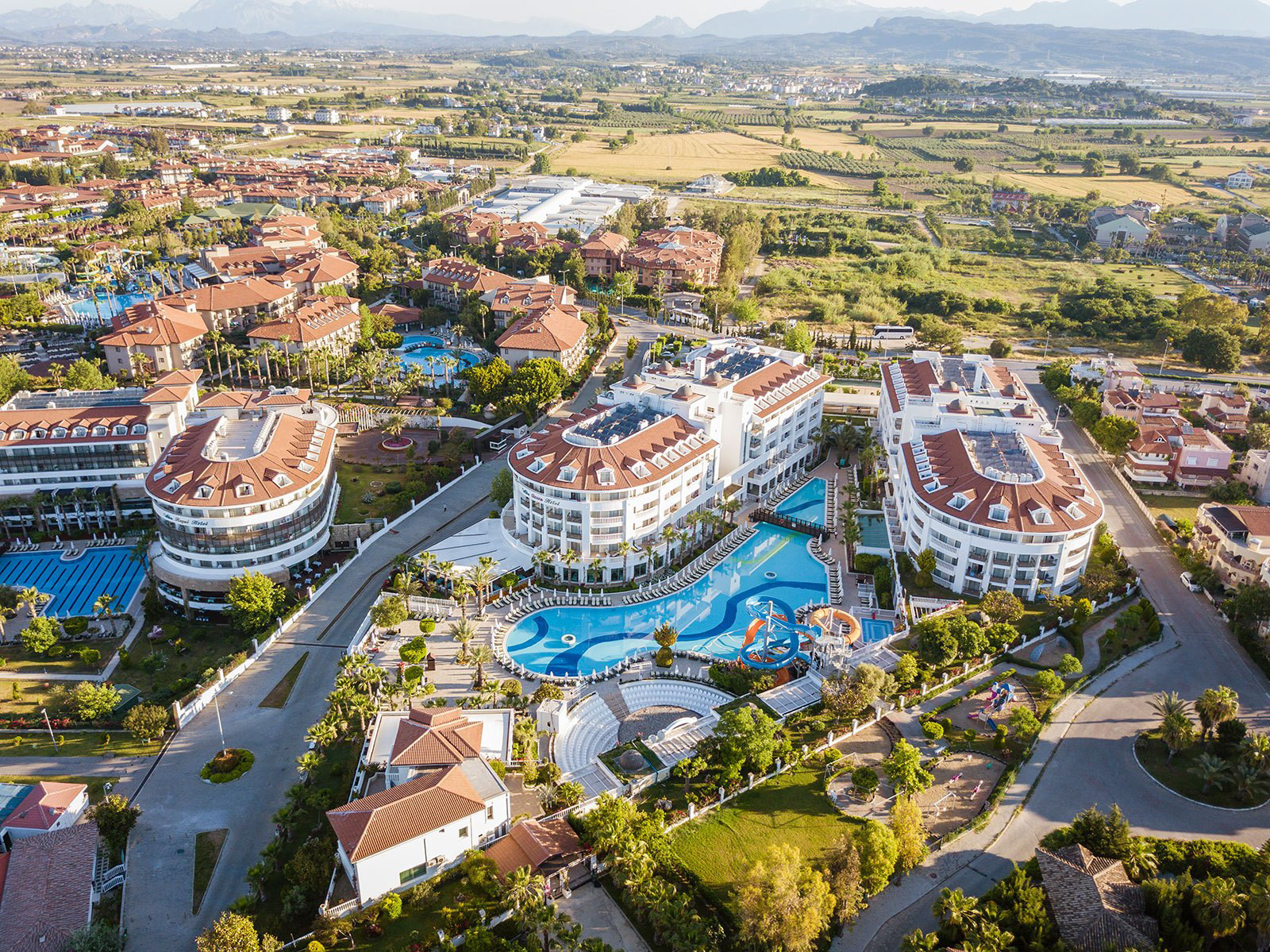 ALBA-QUEEN-HOTEL-SIDE-EXTERIOR