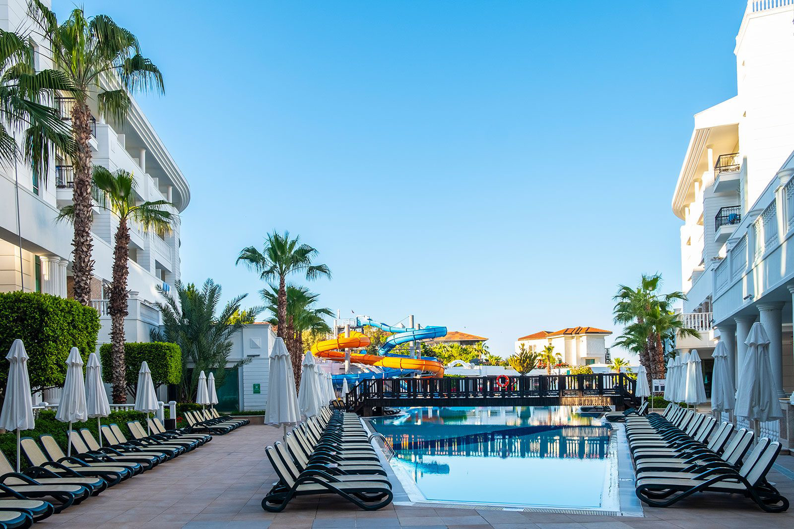 ALBA-QUEEN-HOTEL-SIDE-PISCINA