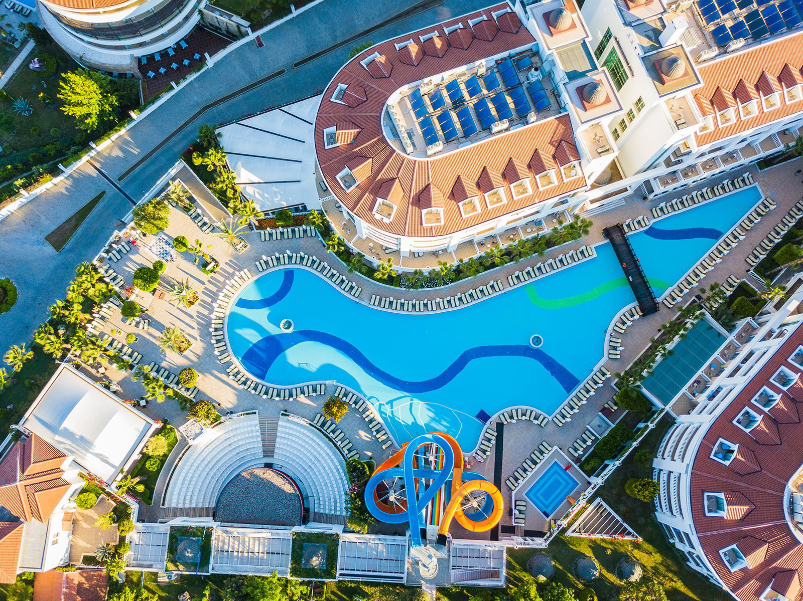 ALBA-QUEEN-HOTEL-SIDE-PISCINE