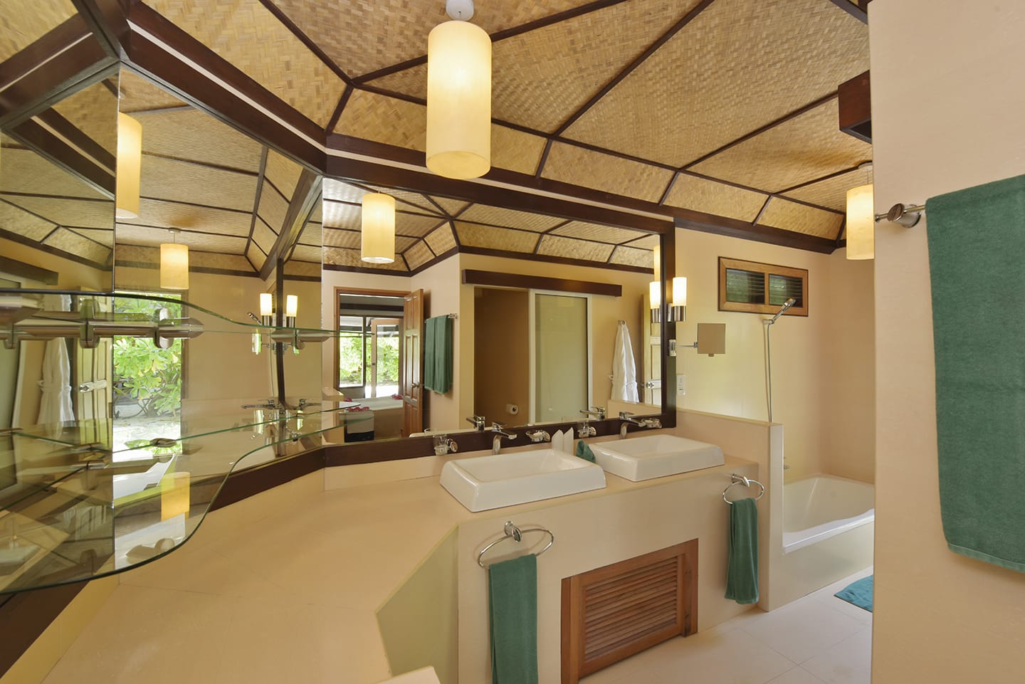 ANGAGA-ISLAND-RESORT-&-SPA-MALDIVE-AIR-TOUR-TRAVEL-5