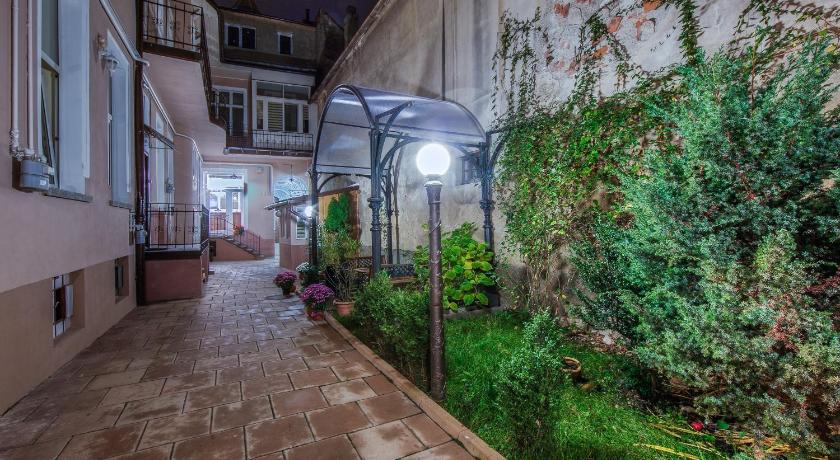 ANNAPOLIS-RESIDENCE-CENTRAL-BRASOV-ROMANIA-AIR-TOUR-TRAVEL-13
