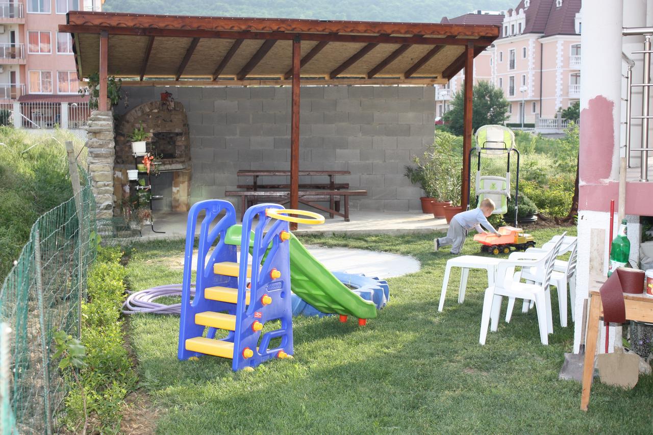 BORDO-HOUSE-OBZOR-BULGARIA-AIR-TOUR-TRAVEL-2