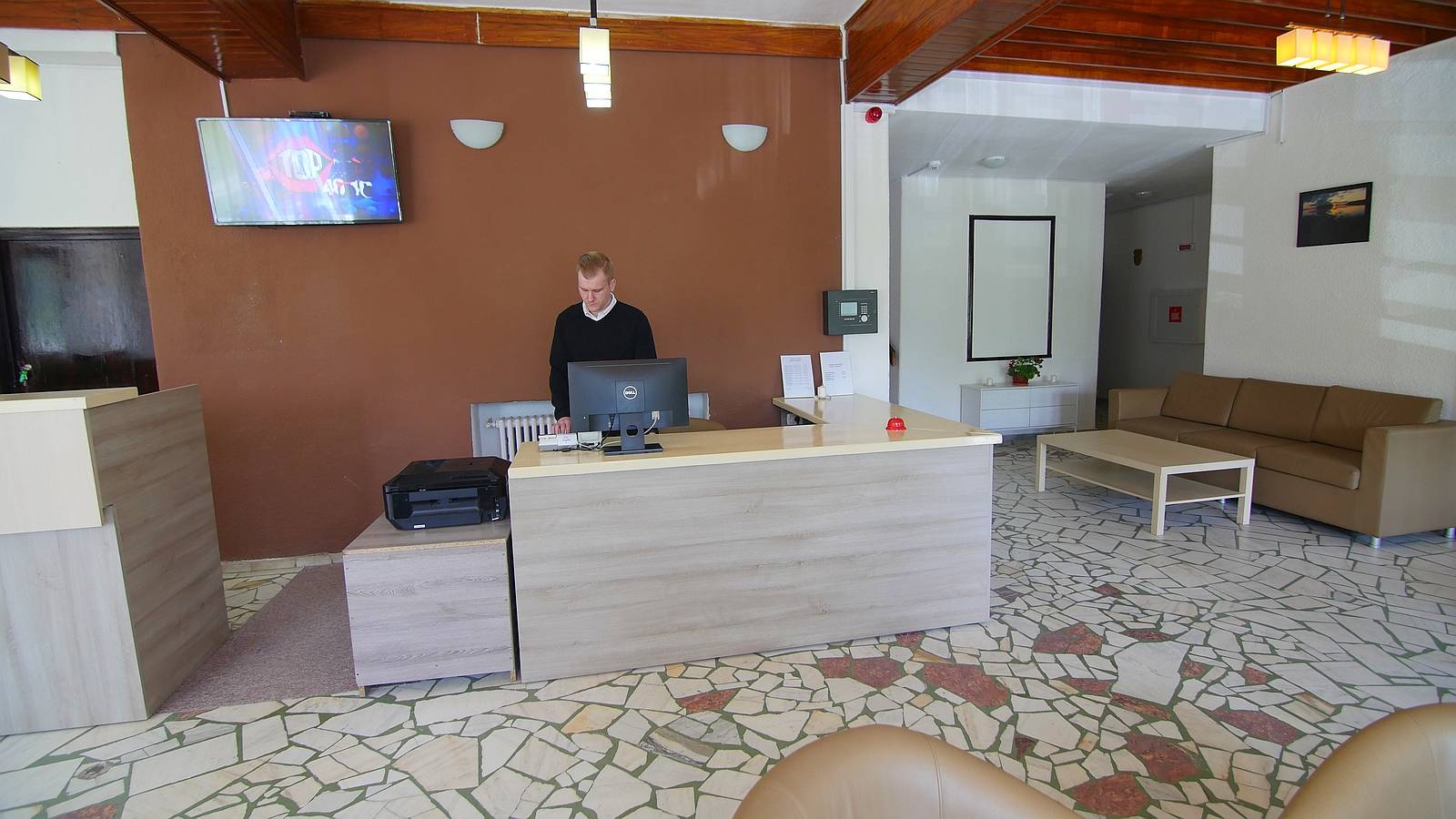 CABANA-CUMPANA-TRANSFAGARASAN-ROMANIA-AIR-TOUR-TRAVEL-3