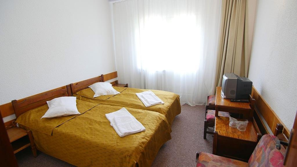 CABANA-CUMPANA-TRANSFAGARASAN-ROMANIA-AIR-TOUR-TRAVEL-6