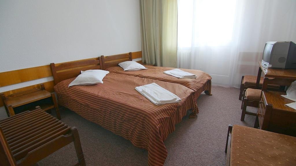 CABANA-CUMPANA-TRANSFAGARASAN-ROMANIA-AIR-TOUR-TRAVEL-2