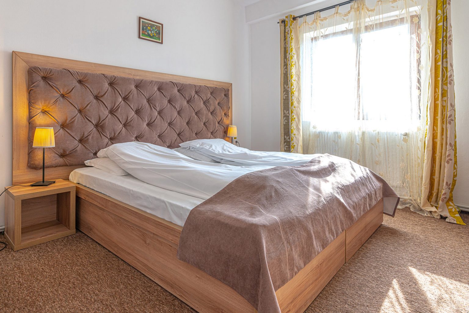 CASA-CU-TEI-SARATA-MONTEORU-ROMANIA-AIR-TOUR-TRAVEL-2