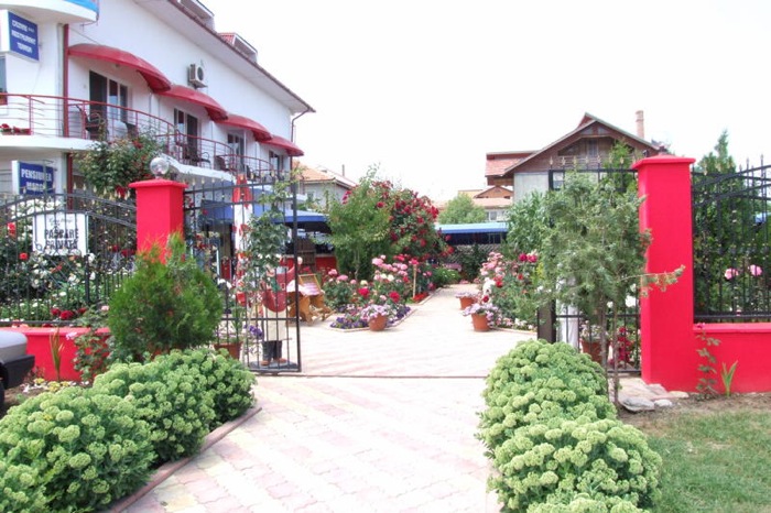 CASA-MARGO-2-MAI-ROMANIA-AIR-TOUR-TRAVEL-2
