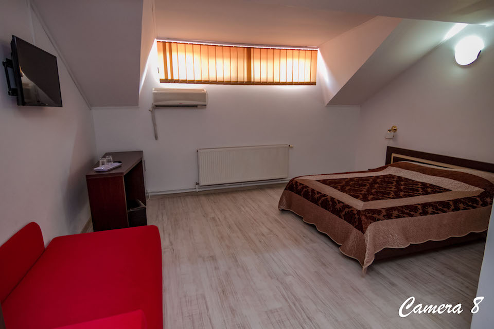 CASA-MARGO-2-MAI-ROMANIA-AIR-TOUR-TRAVEL-7