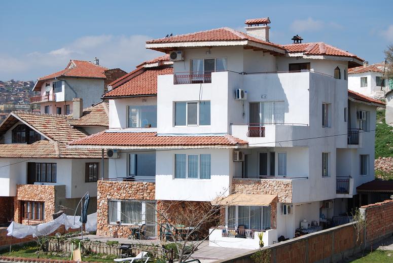 GUEST-HOUSE-SUNNY-VICKY-BALCIC-BULGARIA-AIR-TOUR-TRAVEL-1