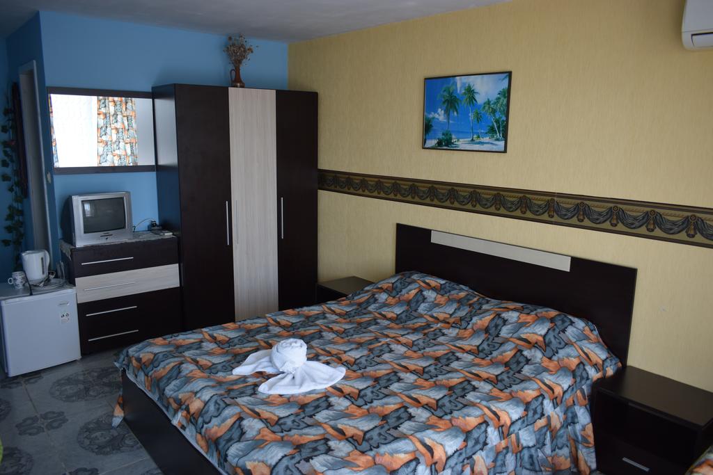 GUEST-HOUSE-SUNNY-VICKY-BALCIC-BULGARIA-AIR-TOUR-TRAVEL-3