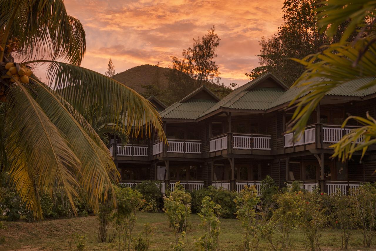 HOTEL-ACAJOU-BEACH-RESORT-PRASLIN-SEYCHELLES-AIR-TOUR-TRAVEL-1