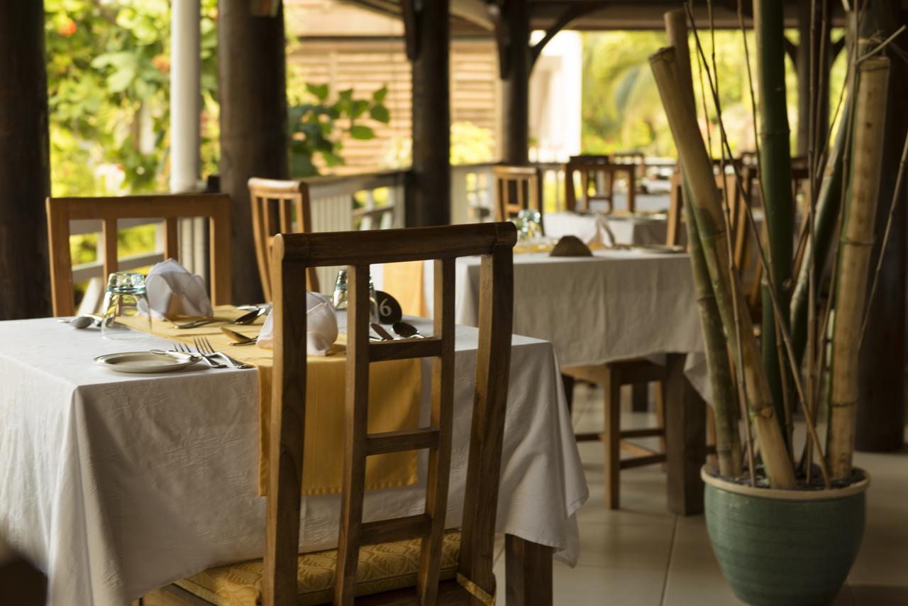 HOTEL-ACAJOU-BEACH-RESORT-PRASLIN-SEYCHELLES-AIR-TOUR-TRAVEL-2