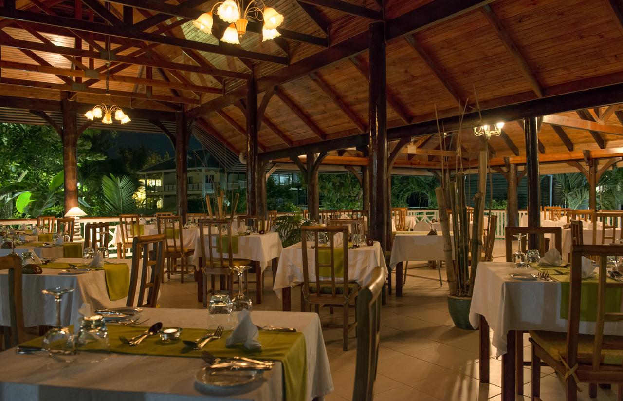 HOTEL-ACAJOU-BEACH-RESORT-PRASLIN-SEYCHELLES-AIR-TOUR-TRAVEL-7