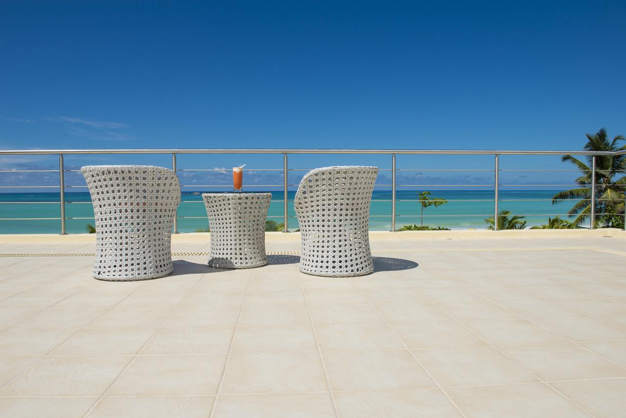 HOTEL-ACAJOU-BEACH-RESORT-PRASLIN-SEYCHELLES-AIR-TOUR-TRAVEL-8