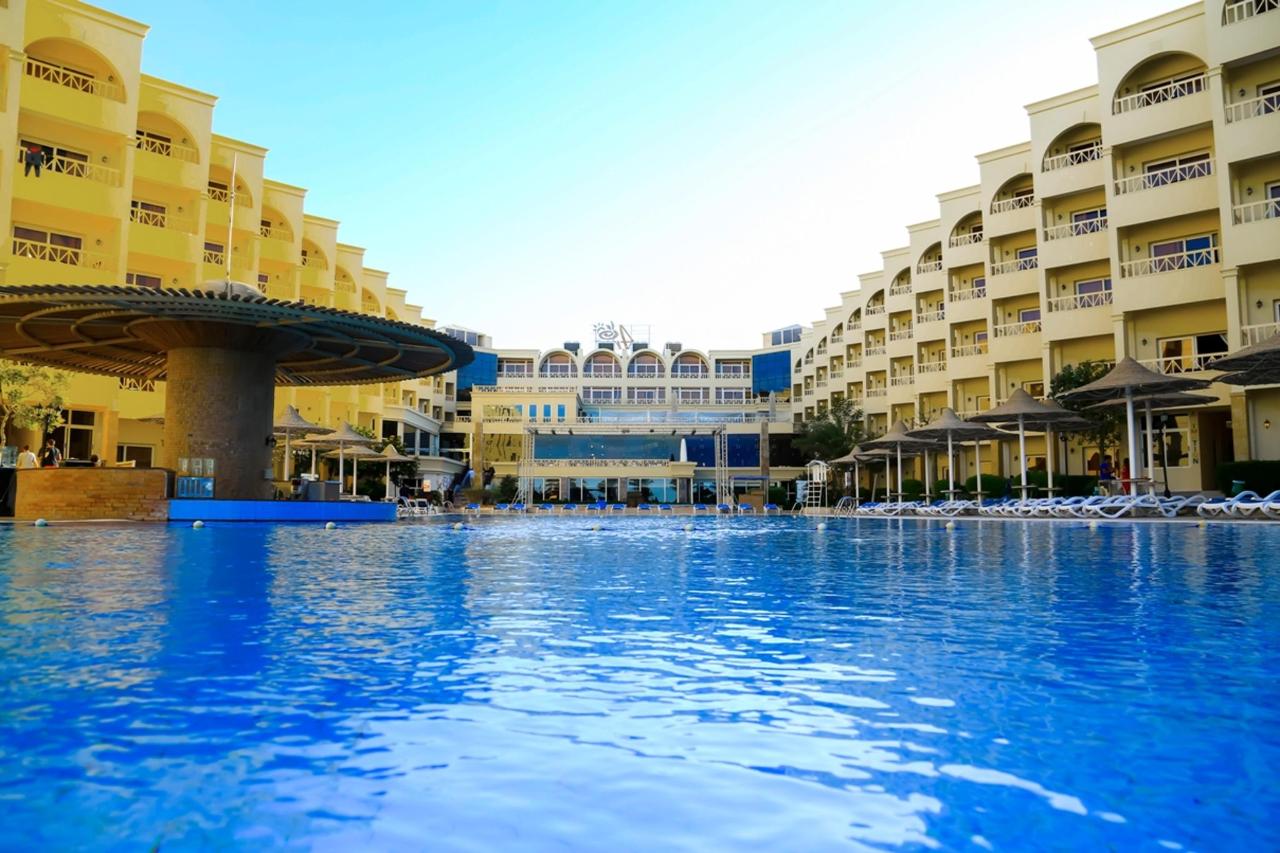 HOTEL-AMC-ROYAL-HURGHADA-EGIPT-AIR-TOUR-TRAVEL-0