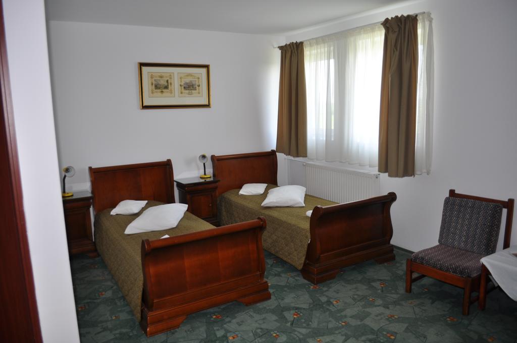HOTEL-ARIESUL-TURDA-ROMANIA-AIR-TOUR-TRAVEL-4