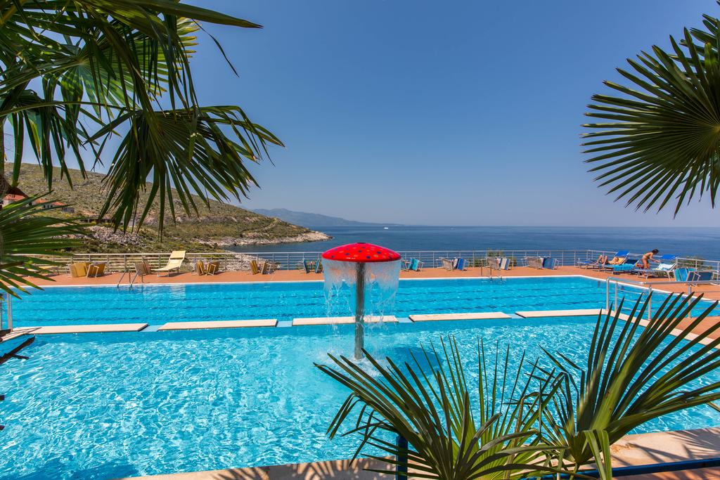HOTEL-BAHAMAS-SARANDE-ALBANIA-AIR-TOUR-TRAVEL-2