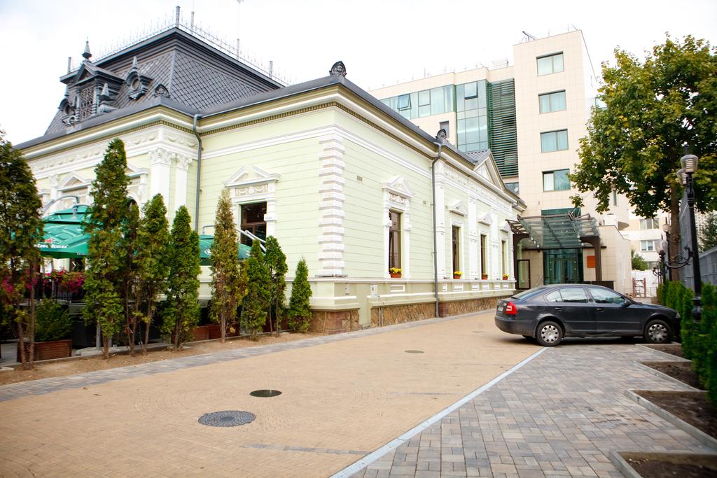HOTEL-BELVEDERE-BOTOSANI-ROMANIA-AIR-TOUR-TRAVEL-1