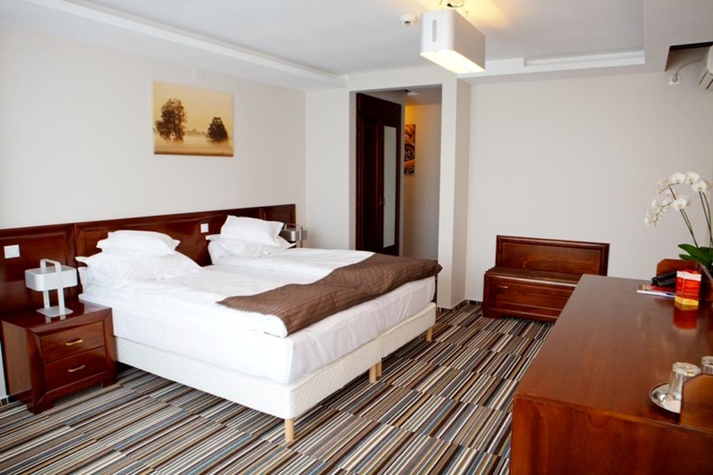 HOTEL-BELVEDERE-BOTOSANI-ROMANIA-AIR-TOUR-TRAVEL-2