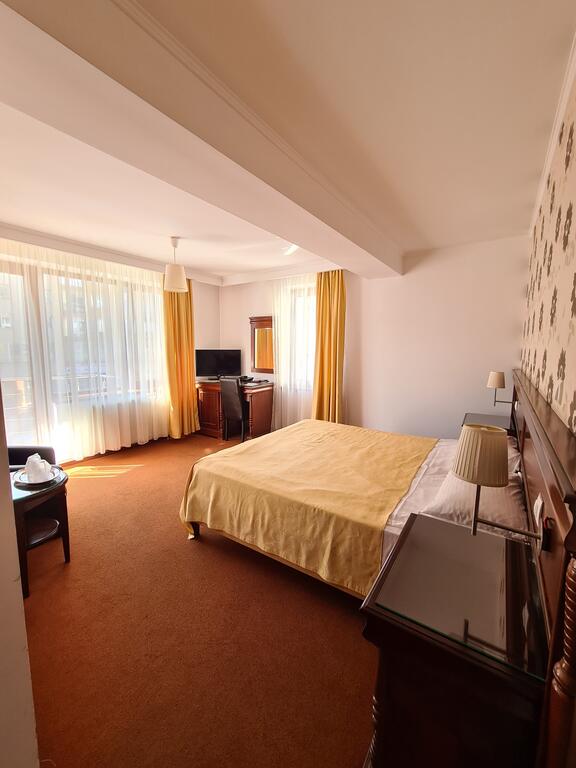 HOTEL-BULEVARD-FAGARAS-ROMANIA-AIR-TOUR-TRAVEL-5