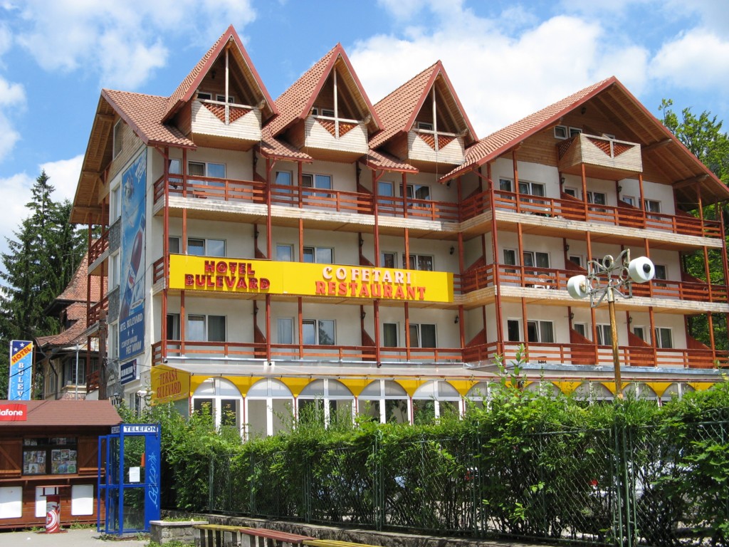 HOTEL-BULEVARD-SINAIA-ROMANIA-AIR-TOUR-TRAVEL-1