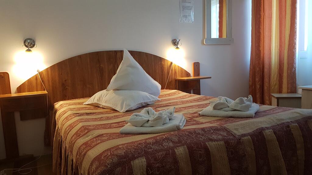 HOTEL-BULEVARD-SINAIA-ROMANIA-AIR-TOUR-TRAVEL-2