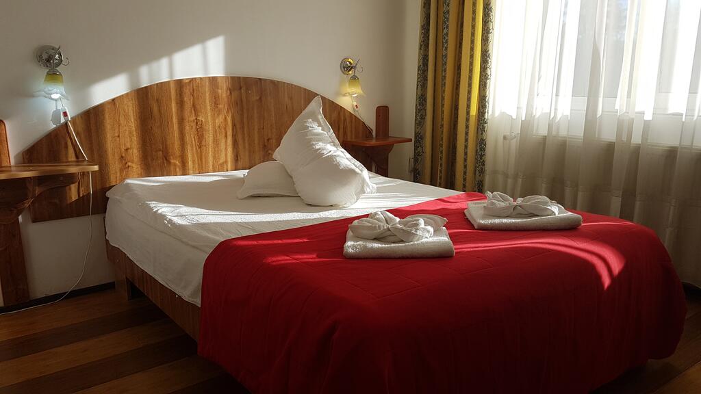 HOTEL-BULEVARD-SINAIA-ROMANIA-AIR-TOUR-TRAVEL-3