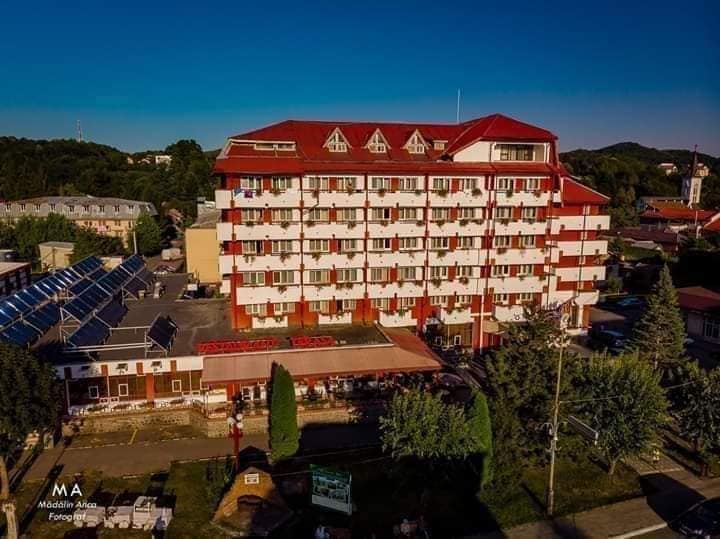 HOTEL-CERES-PUCIOASA-ROMANIA-AIR-TOUR-TRAVEL-1