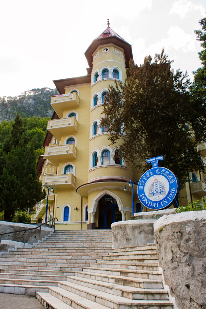 HOTEL-CERNA-BAILE-HERCULANE-ROMANIA-AIR-TOUR-TRAVEL-1