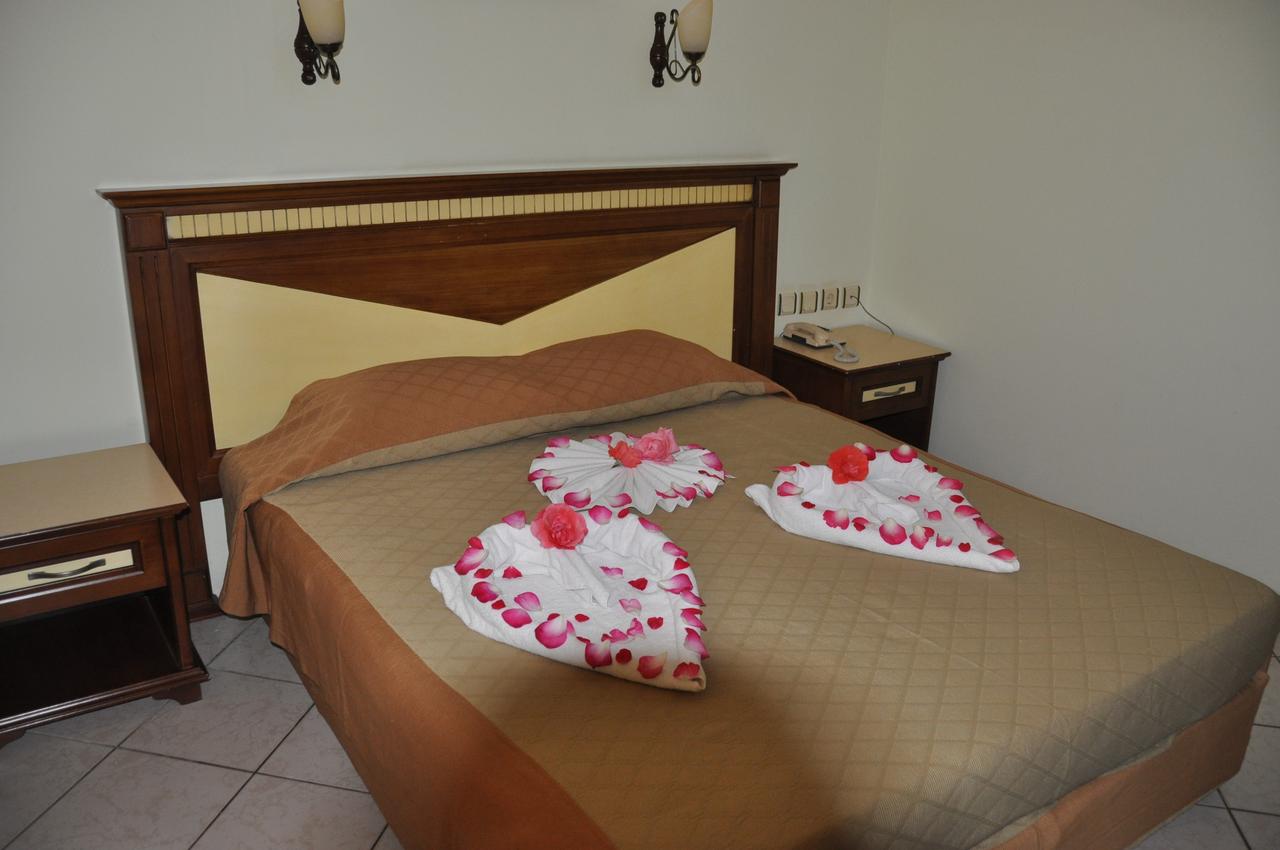 HOTEL-CLUB-SELEN-ICMELER-MARMARIS-TURCIA-AIR-TOUR-TRAVE-2