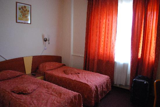 HOTEL-CONFORT-TRAIAN-BUCURESTI-ROMANIA-AIR-TOUR-TRAVEL-1