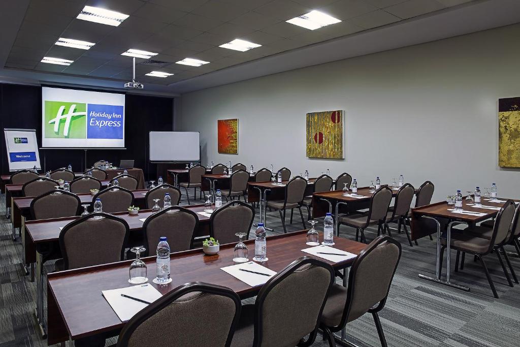 HOTEL-HOLIDAY-INN-EXPRESS-DUBAI-INTERNET-CITY-DUBAI-EMIRATELE-ARABE-UNITE-AIR-TOUR-TRAVEL-5