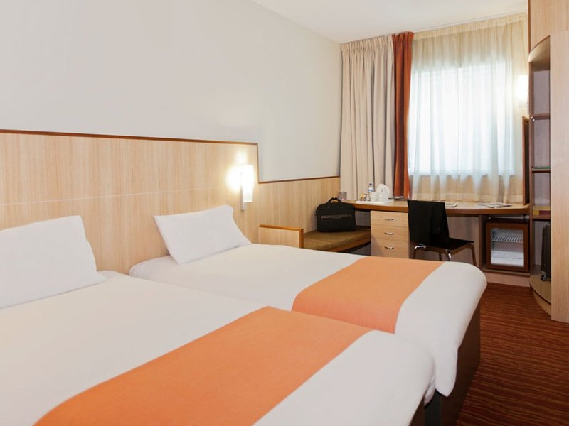 HOTEL-IBIS-AL-BARSHA-DUBAI-EMIRATELE-ARABE-UNITE-AIR-TOUR-TRAVEL-1
