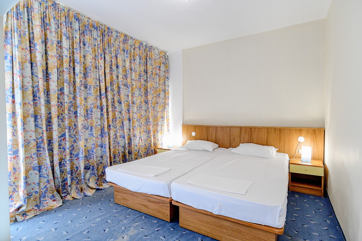 HOTEL-JOURNALIST-NISIPURILE-DE-AUR-BULGARIA-AIR-TOUR-TRAVEL-4