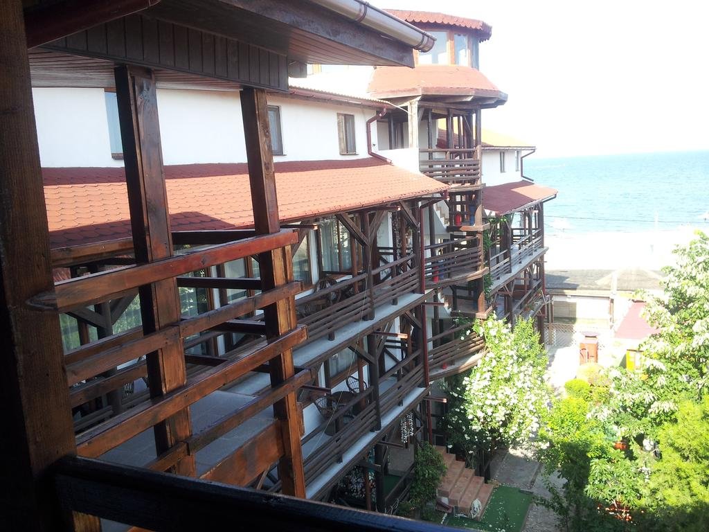 HOTEL-LA-JOHN-VAMA-VECHE-ROMANIA-AIR-TOUR-TRAVEL-2