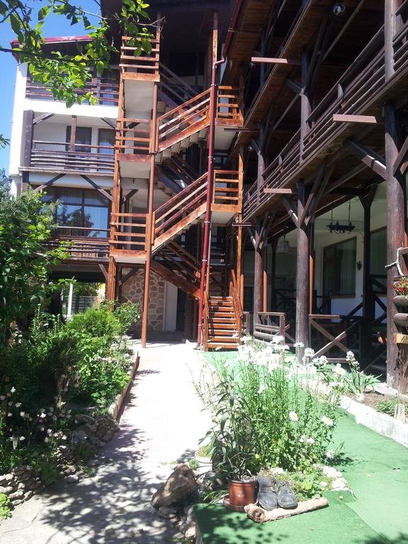 HOTEL-LA-JOHN-VAMA-VECHE-ROMANIA-AIR-TOUR-TRAVEL-3