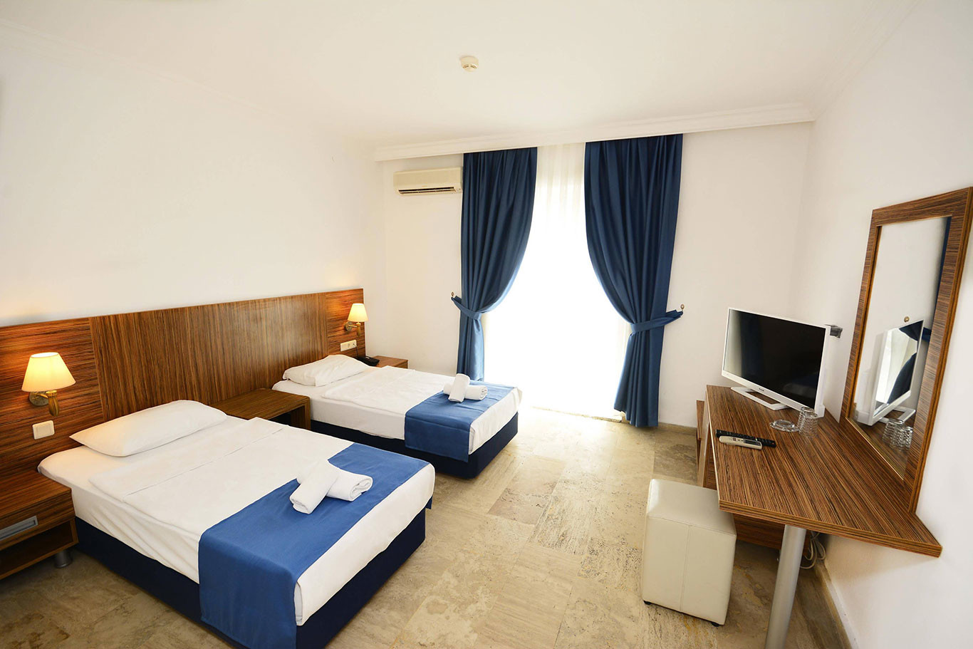 HOTEL-LADONIA-HOTELS-CLUB-BLUE-WHITE-BODRUM-TURCIA-AIR-TOUR-TRAVEL-3