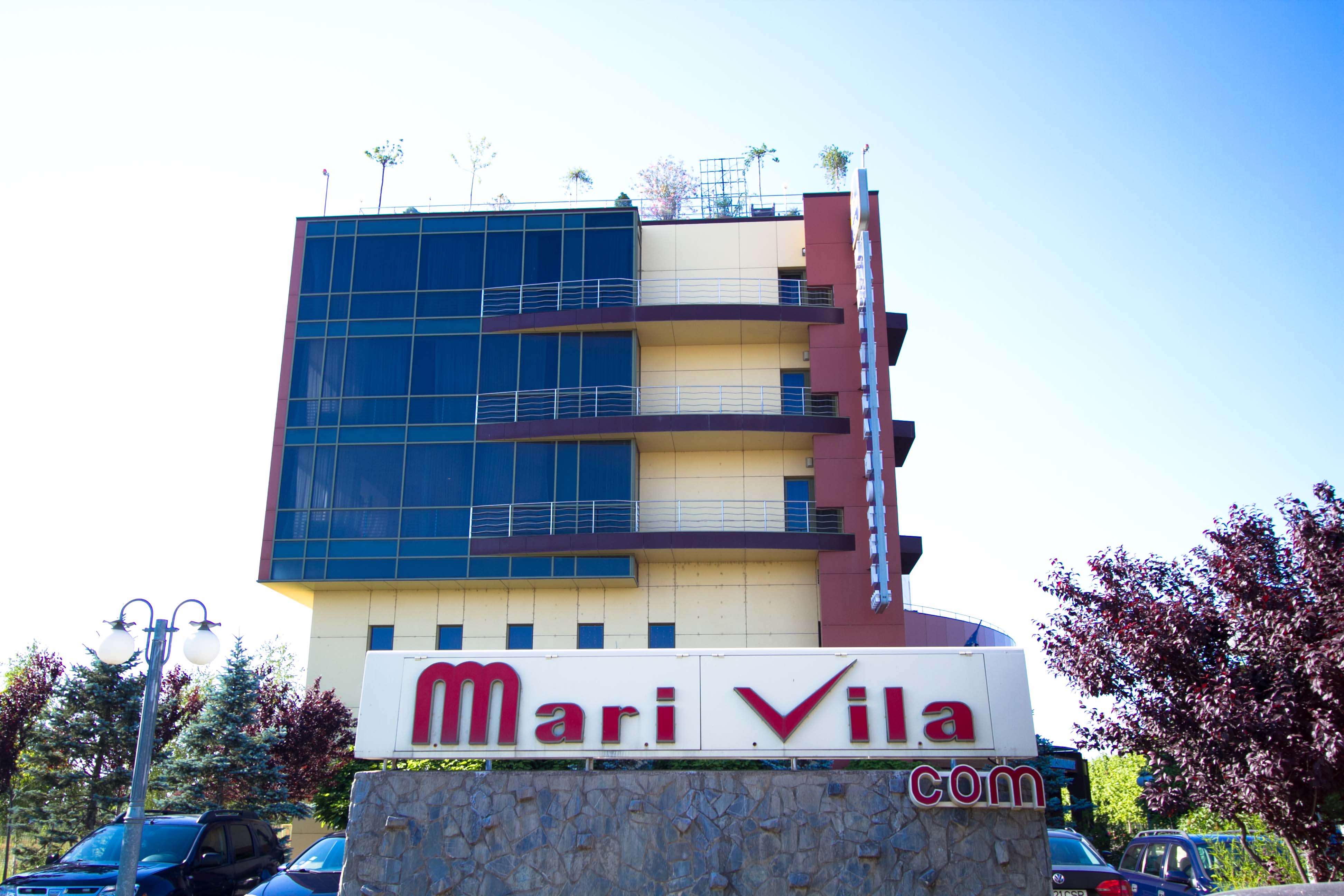 HOTEL-MARI-VILA-BUCURESTI-ROMANIA-AIR-TOUR-TRAVEL-3