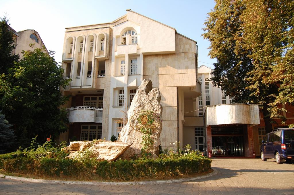 HOTEL-MARIA-BOTOSANI-ROMANIA-AIR-TOUR-TRAVEL-1
