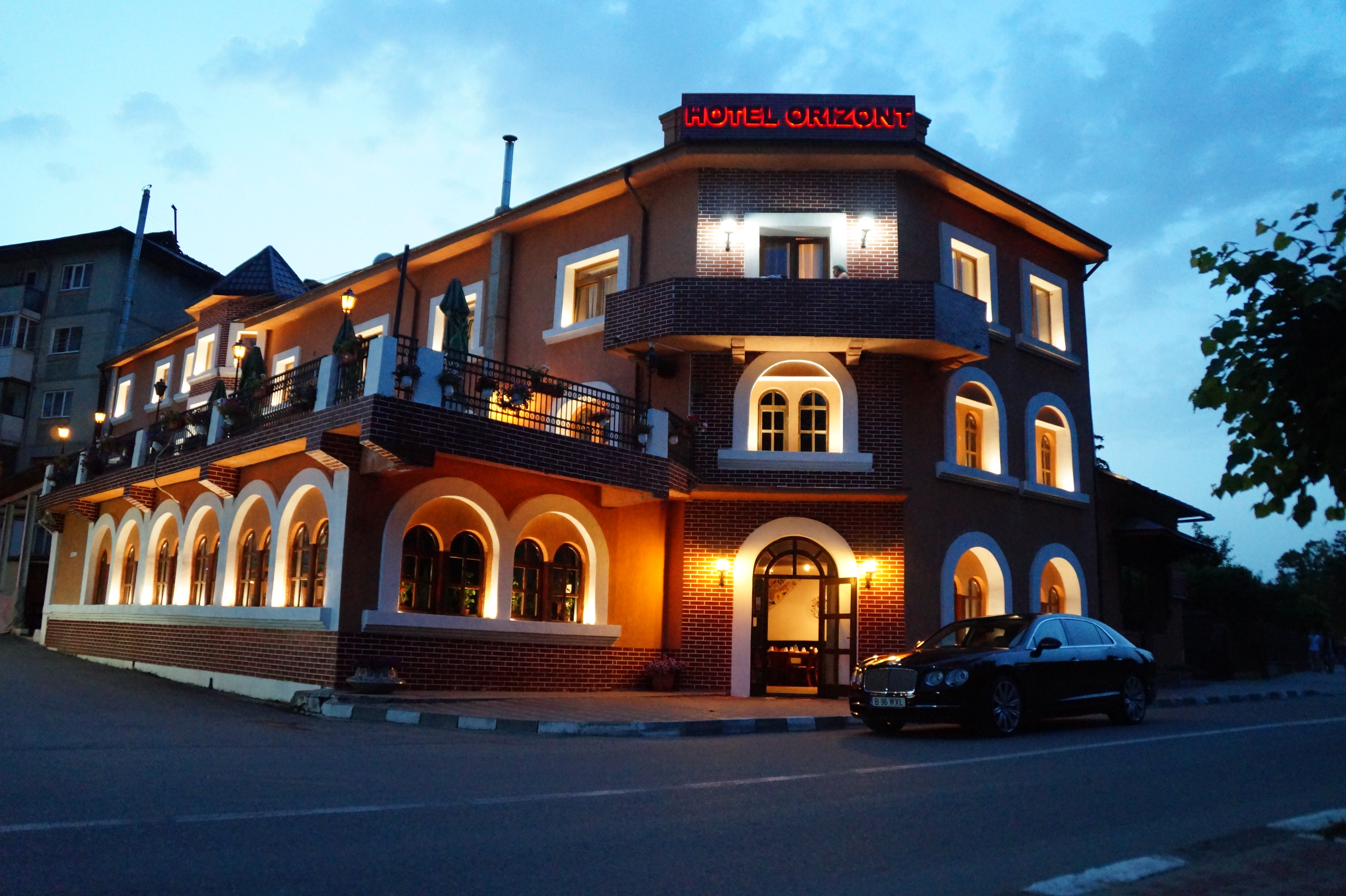 HOTEL-ORIZONT-SLANIC-PRAHOVA-ROMANIA-AIR-TOUR-TRAVEL-1