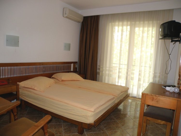 HOTEL-PELICAN-MAMAIA-ROMANIA-AIR-TOUR-TRAVEL-2