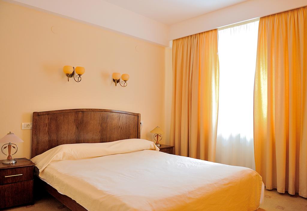HOTEL-PIATRA-CRAIULUI-PARAUL-RECE-ROMANIA-AIR-TOUR-TRAEVL-4