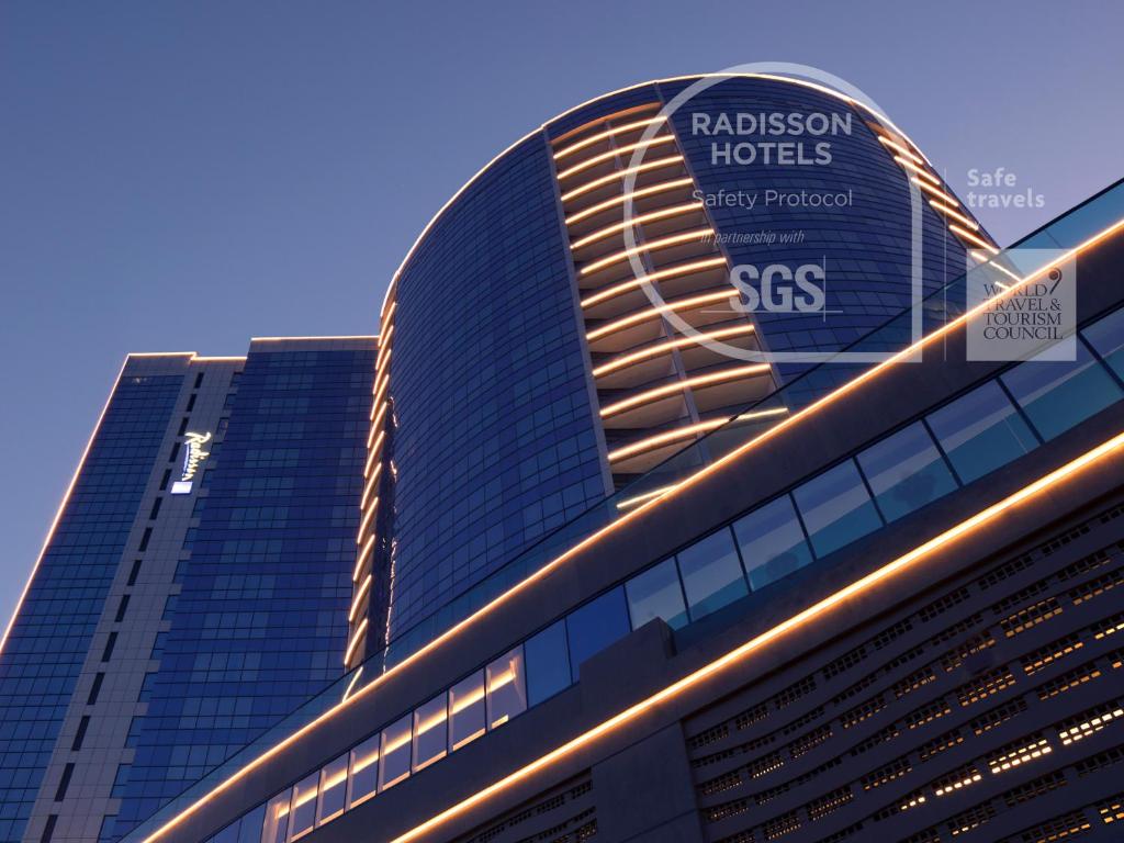 HOTEL-RADISSON-BLU-DUBAI-WATERFRONT-DUBAI-EMIRATELE-ARABE-UNITE-AIR-TOUR-TRAVEL-0