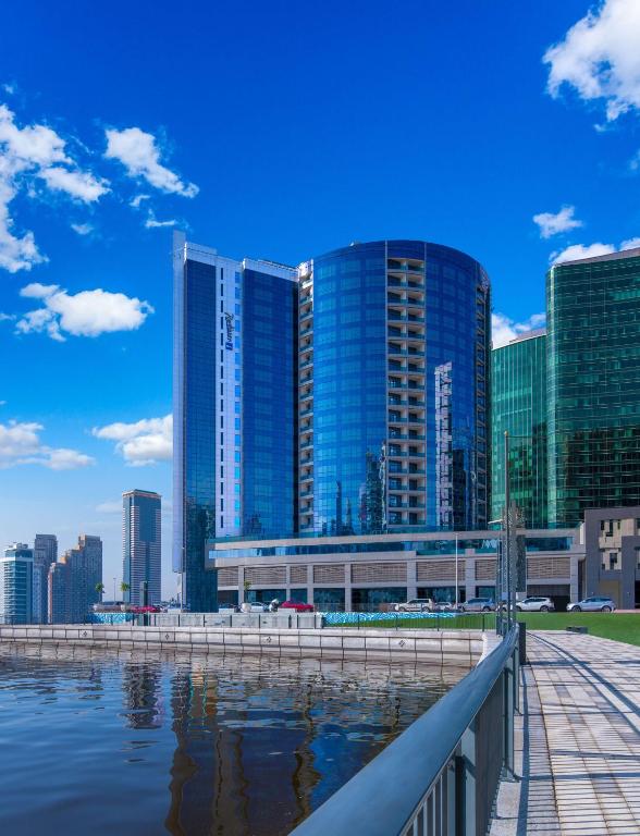 HOTEL-RADISSON-BLU-DUBAI-WATERFRONT-DUBAI-EMIRATELE-ARABE-UNITE-AIR-TOUR-TRAVEL-1