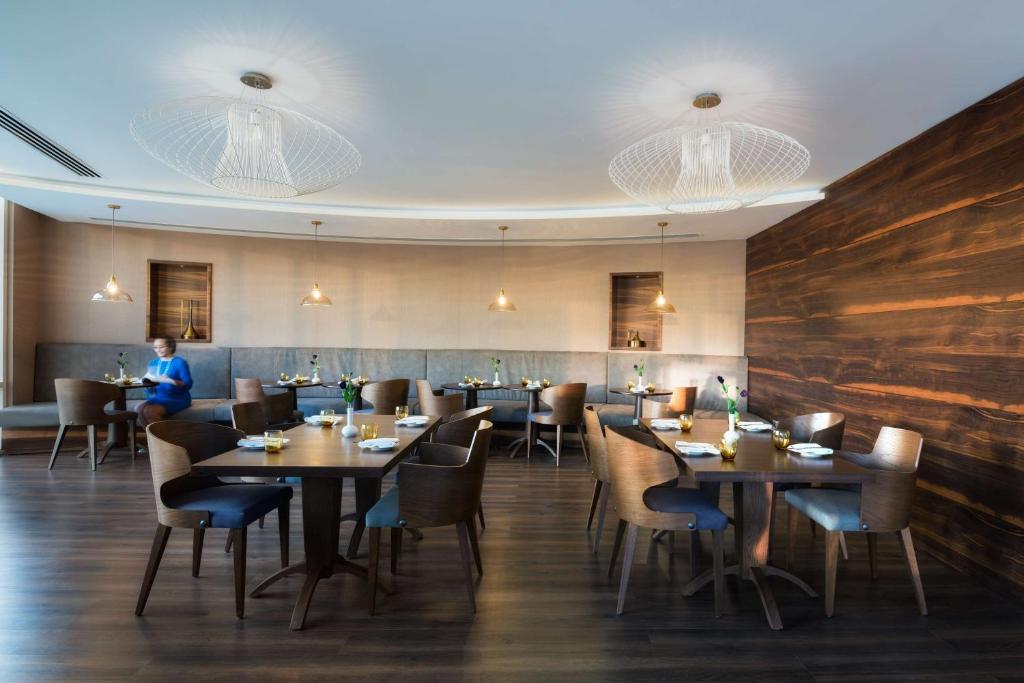 HOTEL-RADISSON-BLU-DUBAI-WATERFRONT-DUBAI-EMIRATELE-ARABE-UNITE-AIR-TOUR-TRAVEL-5