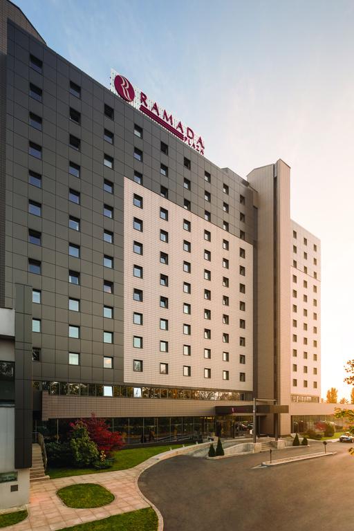 HOTEL-RAMADA-PLAZA-BUCURESTI-ROMANIA-AIR-TOUR-TRAVEL-1