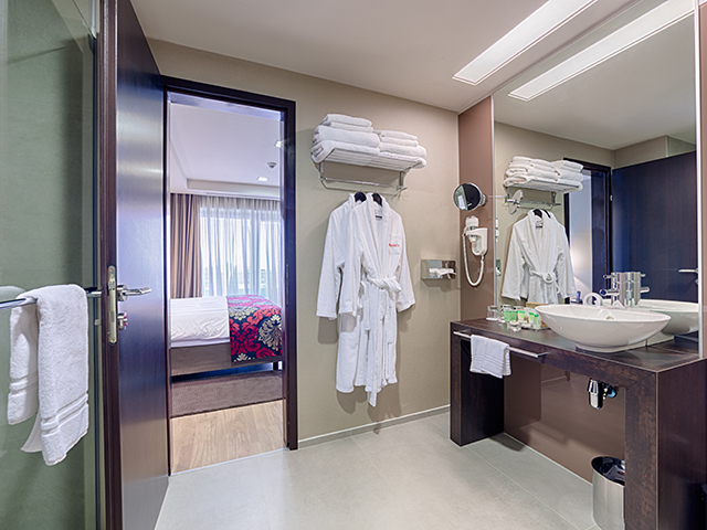 HOTEL-RAMADA-PLAZA-BUCURESTI-ROMANIA-AIR-TOUR-TRAVEL-11