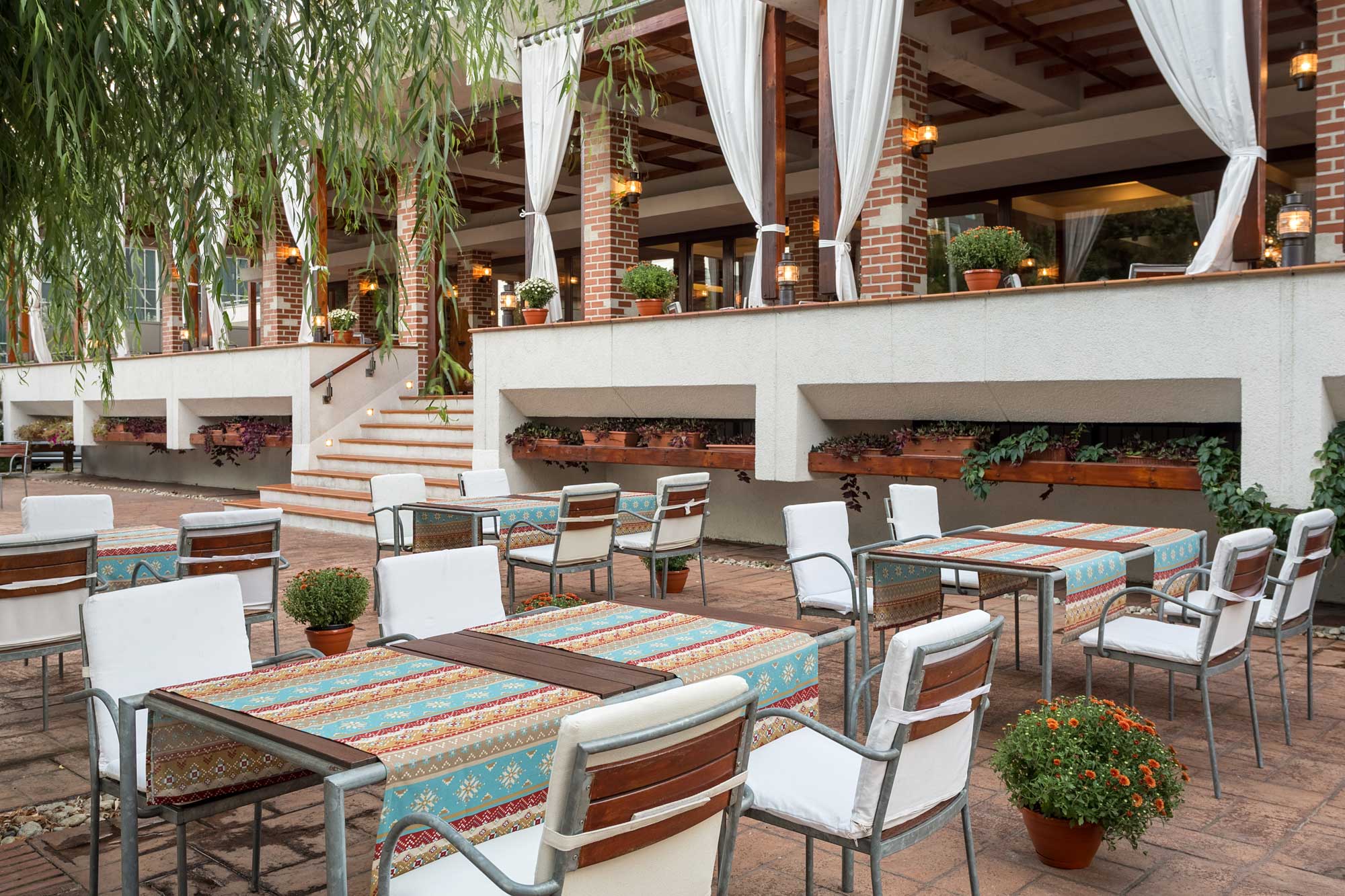 HOTEL-RAMADA-PLAZA-BUCURESTI-ROMANIA-AIR-TOUR-TRAVEL-16