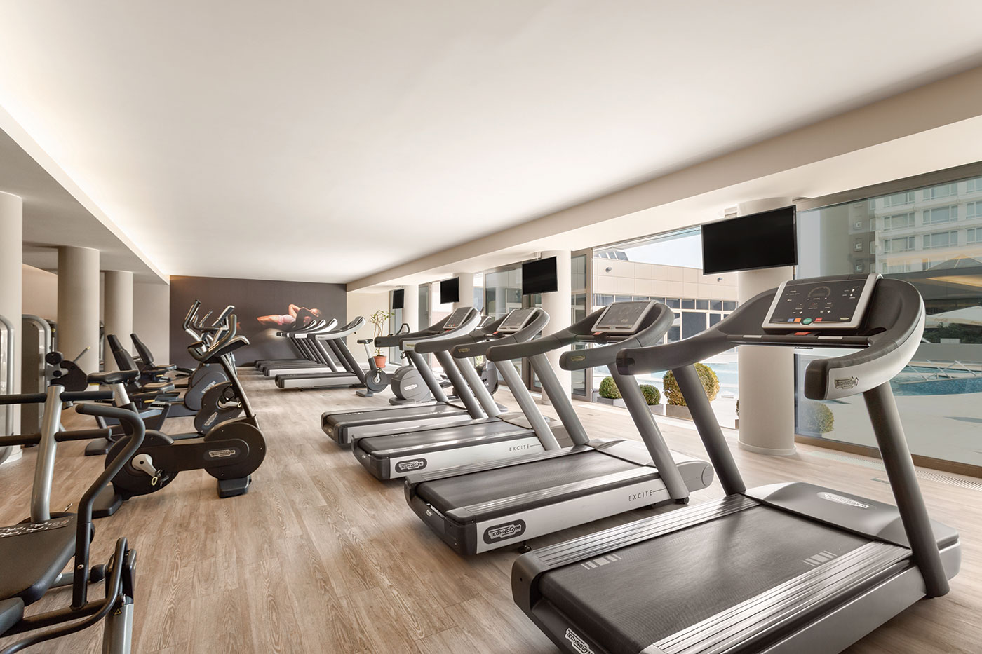 HOTEL-RAMADA-PLAZA-BUCURESTI-ROMANIA-AIR-TOUR-TRAVEL-17